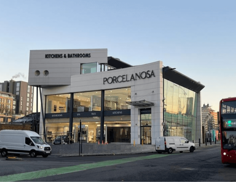 REHABILITACIÓN SHOWROOM PORCELANOSA