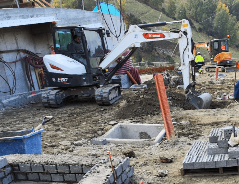 OBRA CIVIL Y URBANIZACIÓN